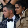  'A família e amigos nunca o viram assim antes e estão animados por ele', disse uma fonte da revista 'People' sobre  Nick Jonas e Priyanka Chopra