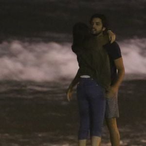 Rodrigo Simas e Agatha Moreira se divertem juntos durante eclipse solar nesta sexta-feira, dia 27 de julho de 2018