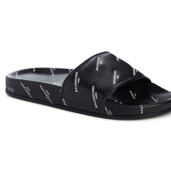 O slide Balenciaga usado por Bruna Marquezine custa US$650, cerca de R$ 2,4 mil