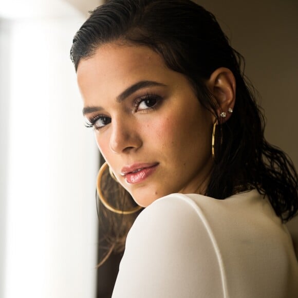 Bruna Marquezine exibiu dois looks diferentes na sua festa de aniversário de 23 anos. Veja abaixo!