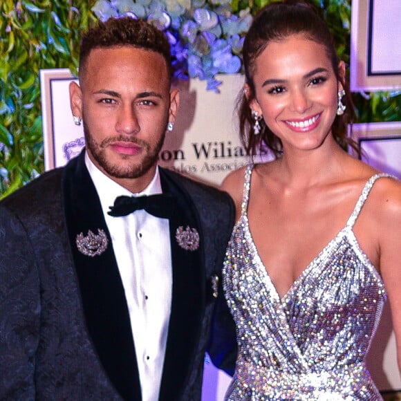 Neymar mandou uma mensagem de 'feliz aniversário' para Bruna Marquezine em um avião