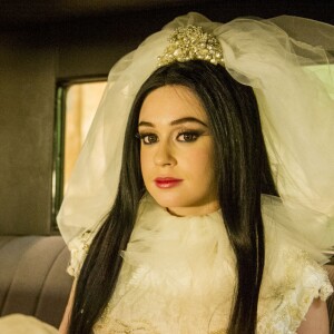 Marina Ruy Barbosa usou peruca preta para viver a personagem noiva cadáver para a série 'Amorteamo'