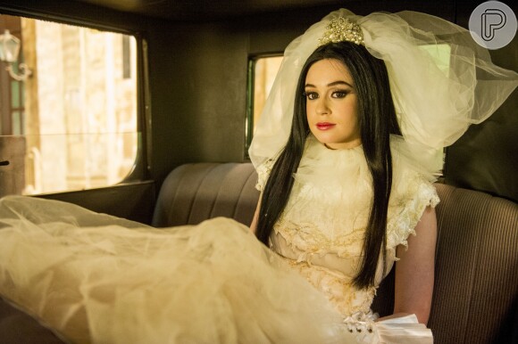 Marina Ruy Barbosa usou peruca preta para viver a personagem noiva cadáver para a série 'Amorteamo'