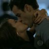 Maria Clara (Andreia Horta) e Enrico (Joaquim Lopes) são noivos, mas ele começa a se irritar com a simpatia dela com Vicente (Rafael Cardoso)
