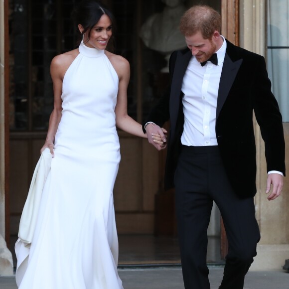 Minimalista, Meghan Markle apostou em um modelito de gola alta e sem mangas Stella McCartney