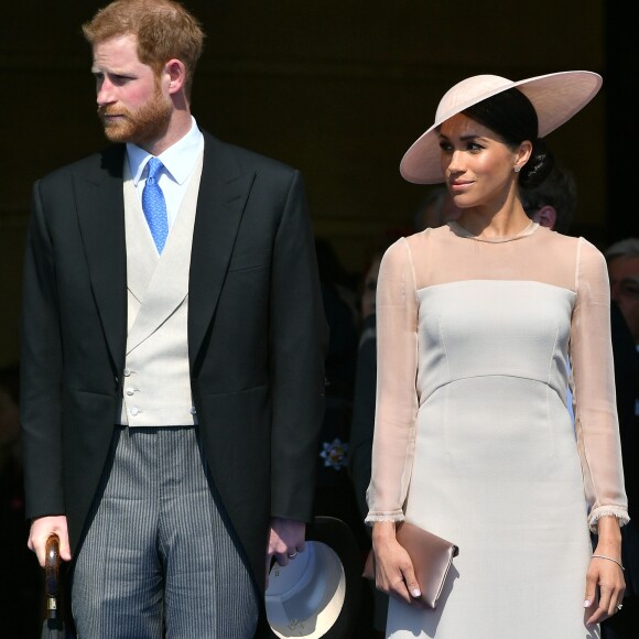 Em sua primeira aparição pública após o casamento com Harry, Meghan Markle usou um vestido de mangas compridas Goat Fashion