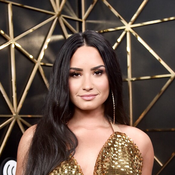 Demi Lovato agradeceu o carinho dos fãs: 'Seus pensamentos positivos e orações me ajudaram a passar por esse momento difícil'