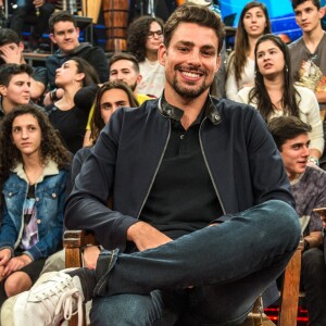 Cauã Reymond recordou início da carreira em programa de TV