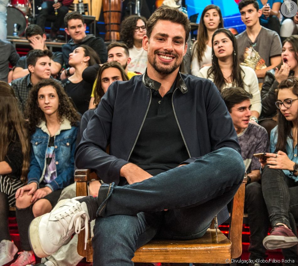 Cauã Reymond recordou início da carreira em programa de TV Purepeople