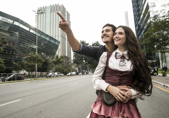 Juliana Paiva e Nicolas Prattes formam um casal em 'O Tempo Não Para'