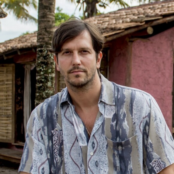 Karola (Deborah Secco) confunde bandido quando se desespera ao ver Remy (Vladimir Brichta) desacordado, nos próximos capítulos da novela 'Segundo Sol': 'Era só pra bater, disgraça! Não pra matar'