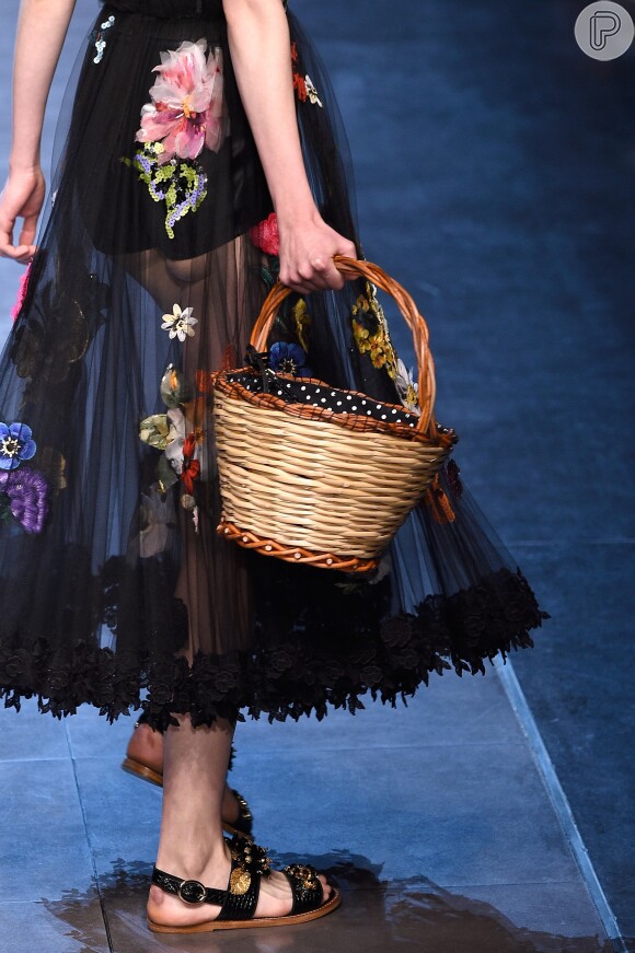 Do desfile da Dolce & Gabbana: a bolsa de palha mais rígida é hit!