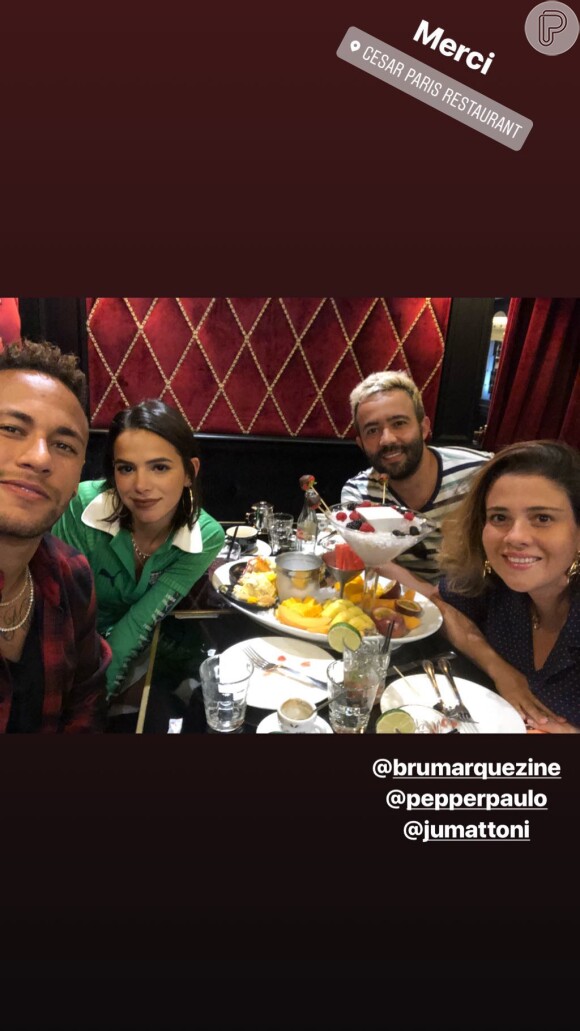 Neymar mostrou o jantar com a namorada, Bruna Marquezine, em Paris
