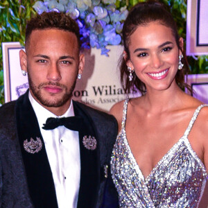 Neymar e Bruna Marquezine estão juntos em Paris durante as férias da atriz após o fim de 'Deus Salve o Rei'