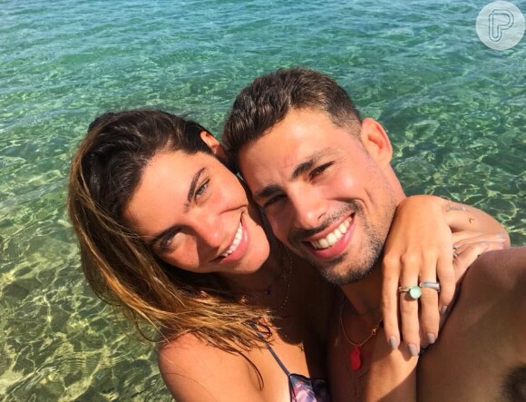 A suspeita de que Cauã Reymond e Mariana Goldfarb teriam terminado o namoro surgiu quando o ator deixou de seguir a modelo no Instagram