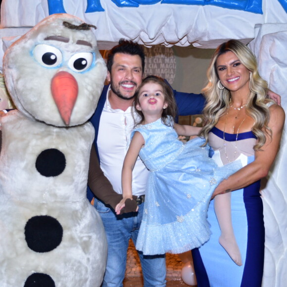 Valentina, filha de Mirella Santos e Wellington Muniz, ganhou festa com a temática 'Frozen'