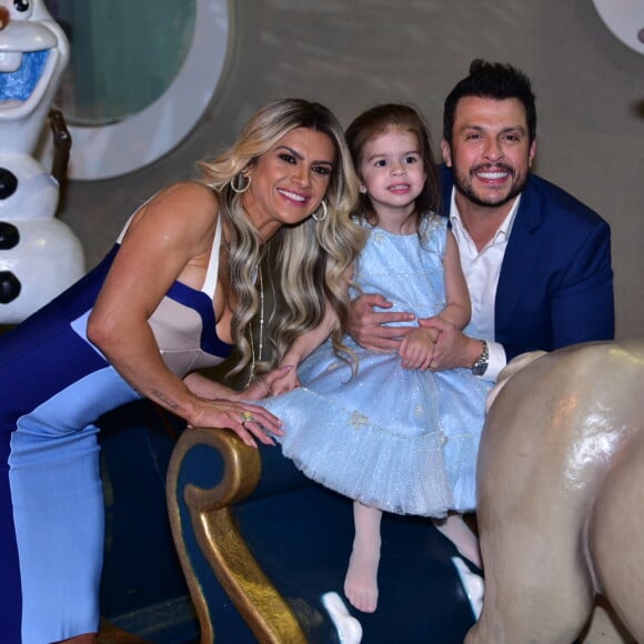 Valentina, filha de Mirella Santos e Wellington Muniz, deu um show de simpatia e fofura em seu aniversário