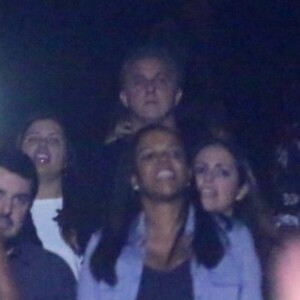 Luciano Huck e Angélica marcaram presença no show de Thiaguinho