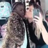 Giovanna Ewbank e a filha, Títi, dançaram e trocaram beijo em uma loja, neste domingo, 12 de agosto de 2018