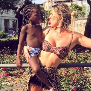 Giovanna Ewbank mostrou um momento divertido com a filha, Títi, em seu Stories, neste domingo, 12 de agosto de 2018. Veja a seguir!