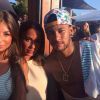 Neymar fez uma rápida viagem para o Japão e voltou para Ibiza em seguida. Por lá, foi novamente assediado por muitos fãs e atendeu aos pedidos de fotos com simpatia