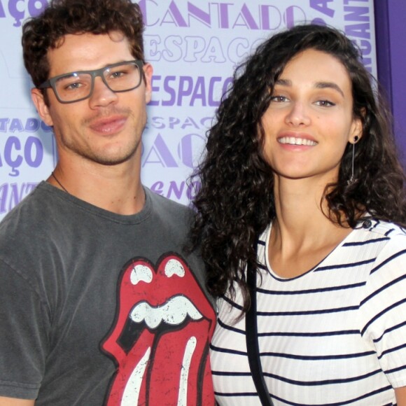 'Visto a minha filha de azul, de rosa, vou tirando os preconceitos e machismo', disse José Loreto