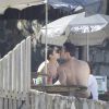 Sophie Charlotte e Daniel de Oliveira trocaram beijos no local