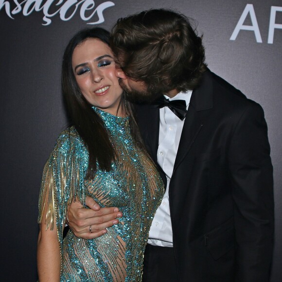 Rafael Vitti presenteou Tatá Werneck com um buquê de flores