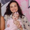 Mãe de Bella, de 4 meses, Débora Nascimento leva a filha à nutricionista: 'É extremamente importante ter um cuidado redobrado nesse momento em que você está amamentando e querendo voltar ao seu peso anterior'