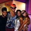Paris Hilton e Álvarinho Garnero posam a lado de Daniel Alves e Cris Arcangeli