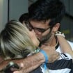 Anderson Tomazini e a namorada são fotografados aos beijos em jogo no Rio. Veja!