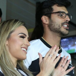 Anderson Tomazini e a namorada, Maria Fernanda Ximenes, mostraram torcida pelo Botafogo no Engenhão