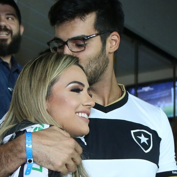 Anderson Tomazini e a namorada, Maria Fernanda Ximenes, conferiram o jogo do Botafogo contra o Nacional pela Copa Sul-Americana nesta quinta-feira, 16 de agosto de 2018