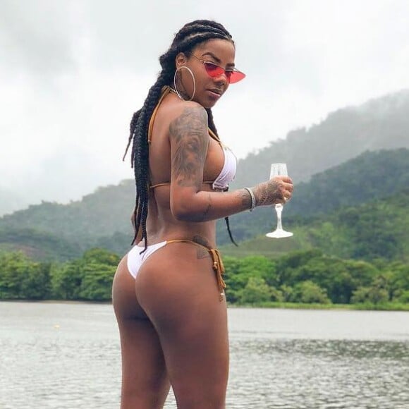 Ludmilla compartilhar com os seguidores um clique sexy no Instagram