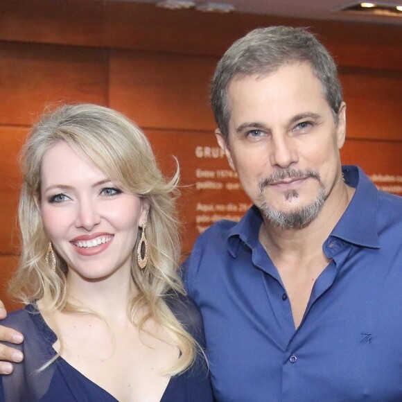 Edson Celulari homenageou a mulher, Karin Roepke pelo seu aniversário: 'Hoje é o aniversário dessa mulher que eu tanto amo, respeito e admiro. Leonina forte e doce, companheira pra todas as horas'