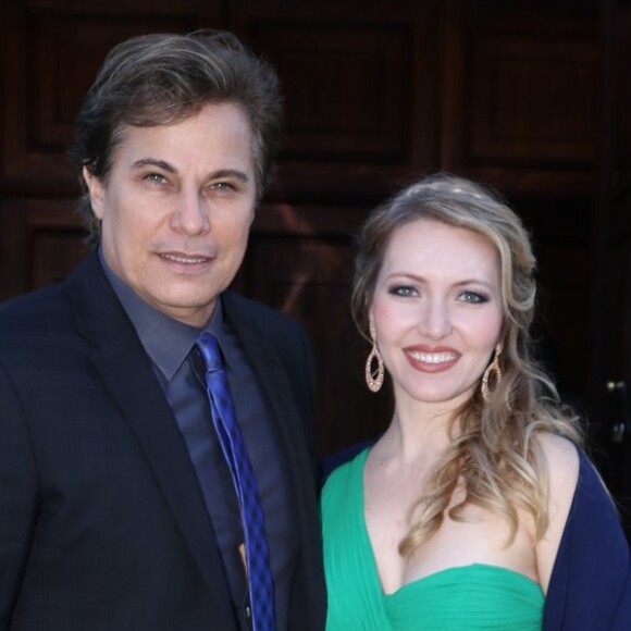 Edson Celulari acrescentou sobre a mulher, Karin Roepke: 'Que sorte a minha ter você ao meu lado'