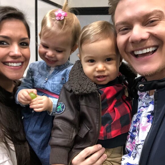 'Ela entra no carro e fala assim: Mãe, coloca o DVD do papaizinho meu', disse Thais Fersoza sobre Melinda