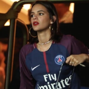 Em Paris, Bruna Marquezine assistiu ao jogo de Neymar pelo Paris Saint-Germain