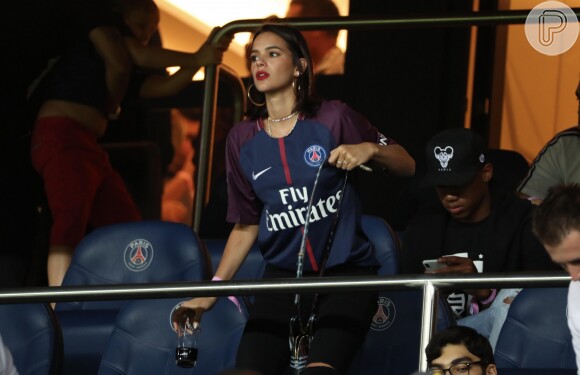 Em Paris, Bruna Marquezine assistiu ao jogo de Neymar pelo Paris Saint-Germain