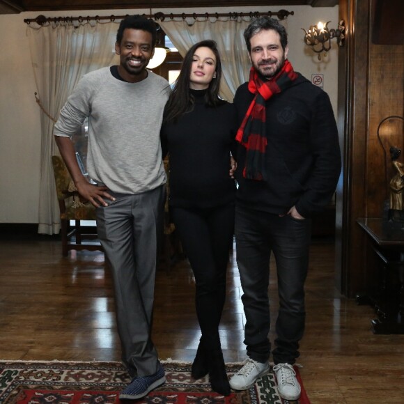 Isis Valverde, Caco Ciocler e Fabrício Boliveira participaram de um debate sobre o filme 'Simonal' 