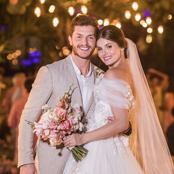 Camila Queiroz e Klebber Toledo escolheram o hotel Essenza para realizar o casamento religioso