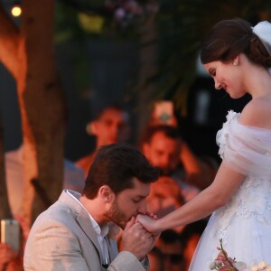 Camila Queiroz e Klebber Toledo moravam juntos antes mesmo do casamento