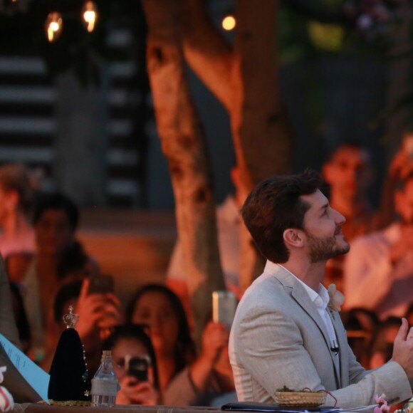 Camila Queiroz e Klebber Toledo estão juntos há dois anos