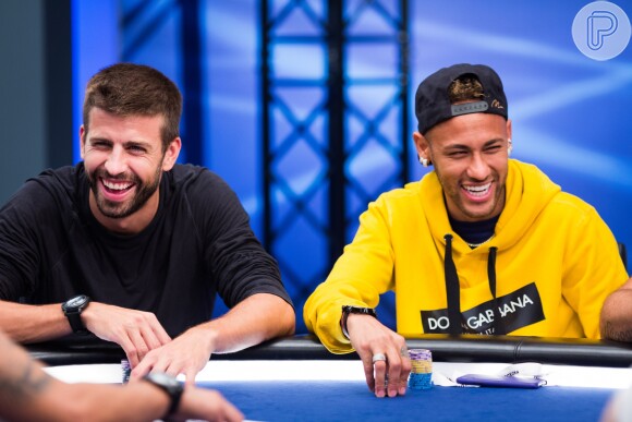 Neymar brinca com Piqué em campeonato de poker em Barcelona nesta segunda-feira, dia 27 de agosto de 2018