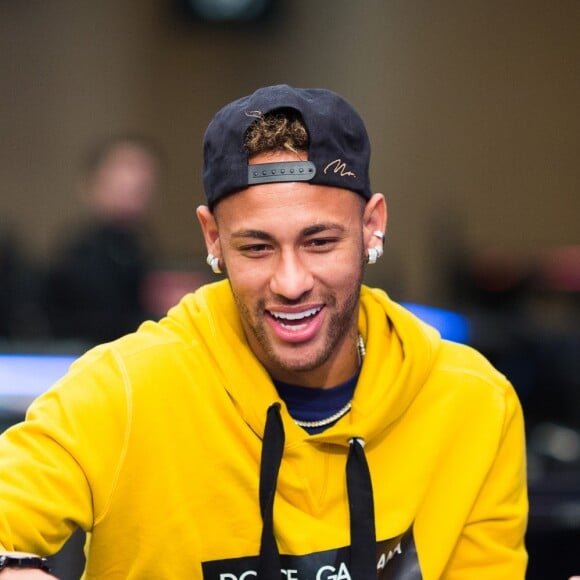 'Piqué é uma figura, muito gente boa. Sempre quando a gente estou aqui em Barcelona, ficamos juntos', afirmou Neymar sobre a amizade com o craque espanhol