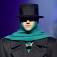 Acessórios de cabeça: Marc Jacobs foi de anos 80 a apostou no chapéu com ombreira