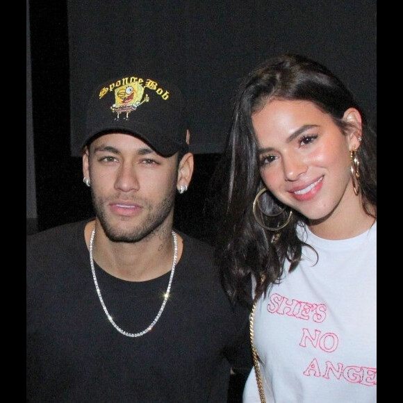 Neymar explicou que deu uma stalkeada em Bruna Marquezine e deixou de seguir o perfil no Instagram sem querer