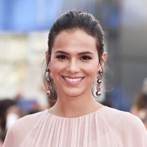 Bruna Marquezine usou um look da marca italiana Alberta Ferretti no Festival de Cinema de Veneza