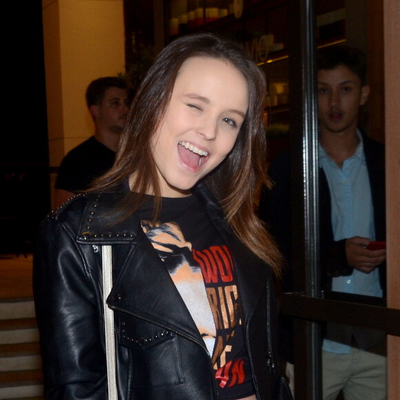 Larissa Manoela assistiu à pré-estreia do filme 'Crô em Família', na noite desta terça-feira, 28 de agosto de 2018