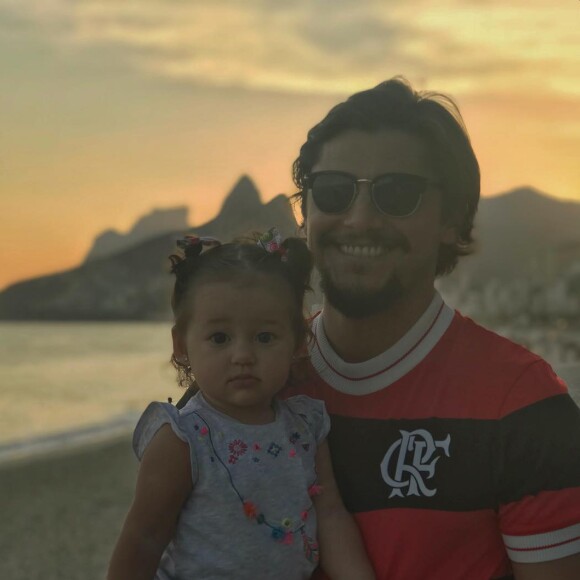 'Está tudo bem, filha? Você está bem?', perguntou Bruno Gissoni ao mostrar a Madalena de ponta-cabeça